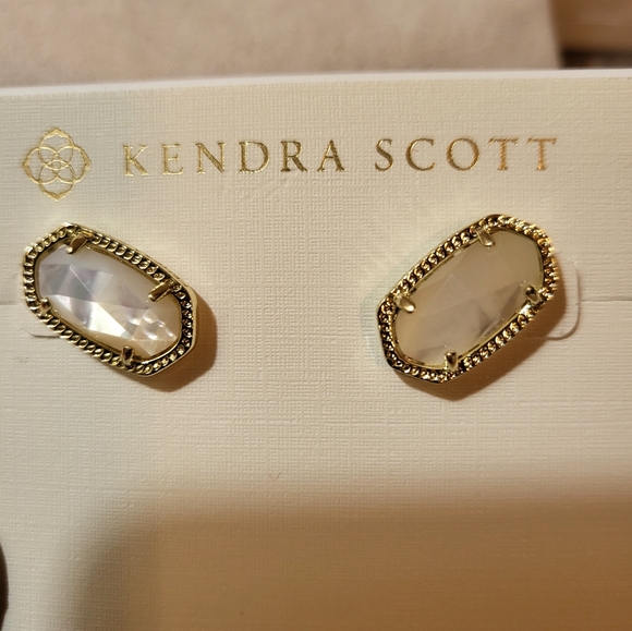 **** SOLD ***** Kendra Scott Gold Stud Earrings in Ivory Pearl - Picture 5 of 10